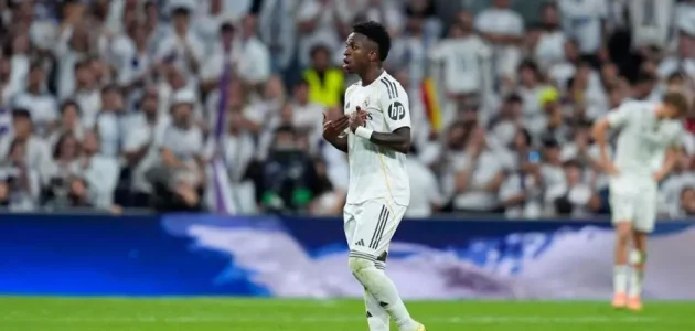 فينيسيوس جونيور لاعب ريال مدريد سيضع اسم نجم برشلونة على حذائه