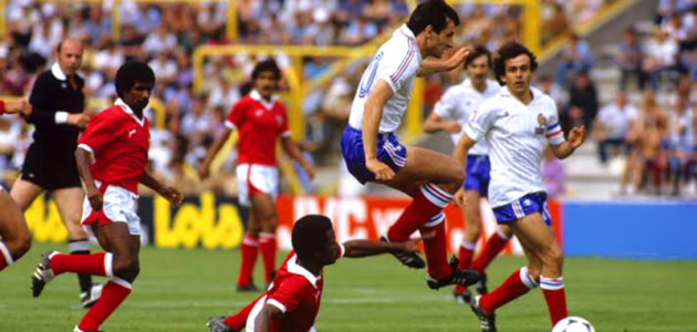المنتخب الكويتي يرفع الطقم الأحمر مرة أخرى: رحلة عبر ذكريات المونديال
