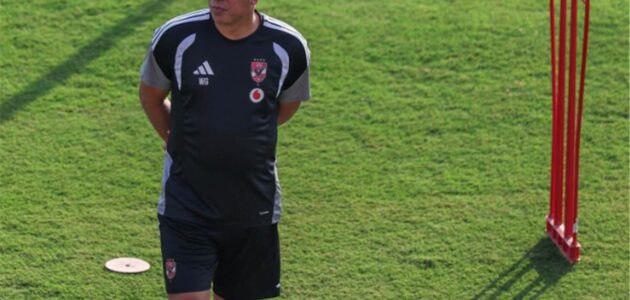 الأهلي في صراع داخلي: شوبير يكشف تفاصيل حديثه مع وائل جمعة