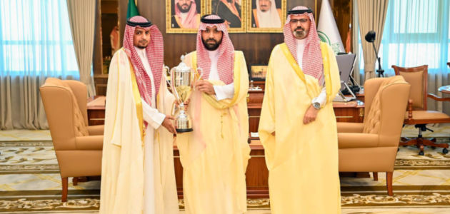 مجدي شتيفي يسطع في مهرجان الملك عبد العزيز للإبل: تحية الأمير محمد بن عبد العزيز