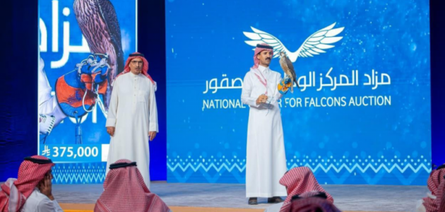 مركز الوطني للصقور يعلن أعلى سعر لفرخ شاهين بـ375 ألف ريال
