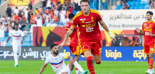 القادسية يضاعف معاناة أبها في انتصار 2-1