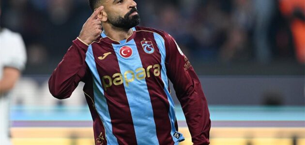 محمد صلاح يسطع في طرابزون: لافتة تحريضية تثير غضب بشكتاش
